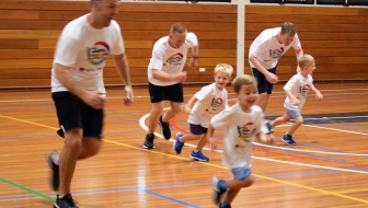 Youngsters motivating dads to lead a healthy lifestyle